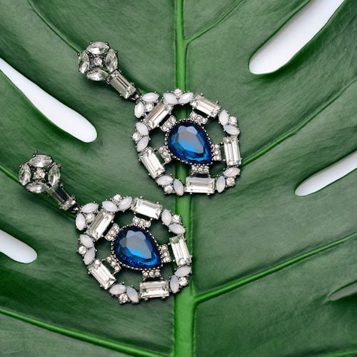 EARRING